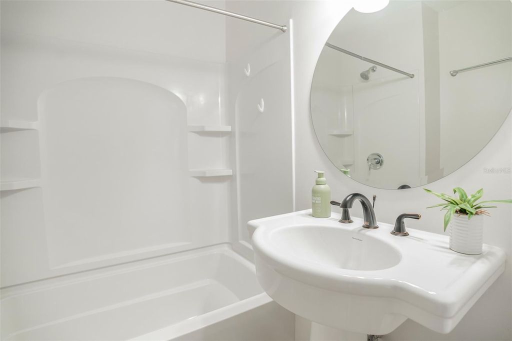 Image 11 of property listing at 121 LEON AVENUE, Deland, FL 32720