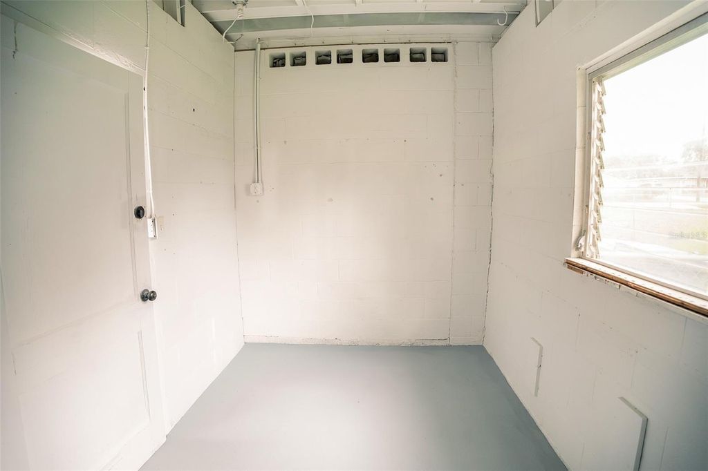 Image 16 of property listing at 121 LEON AVENUE, Deland, FL 32720