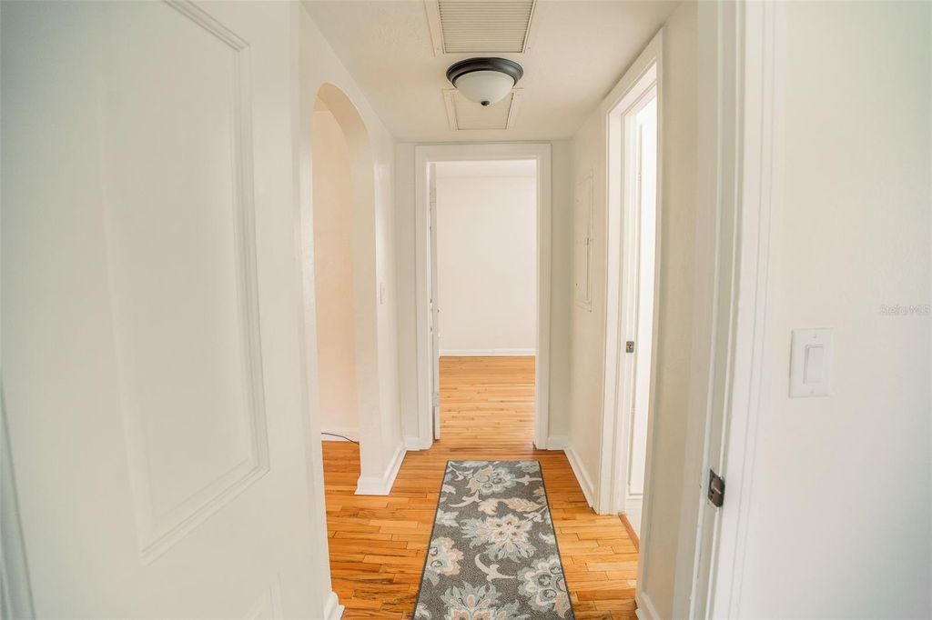 Image 20 of property listing at 121 LEON AVENUE, Deland, FL 32720