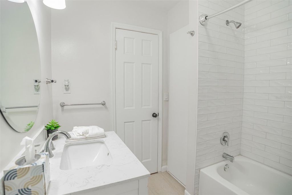 Image 21 of property listing at 121 LEON AVENUE, Deland, FL 32720