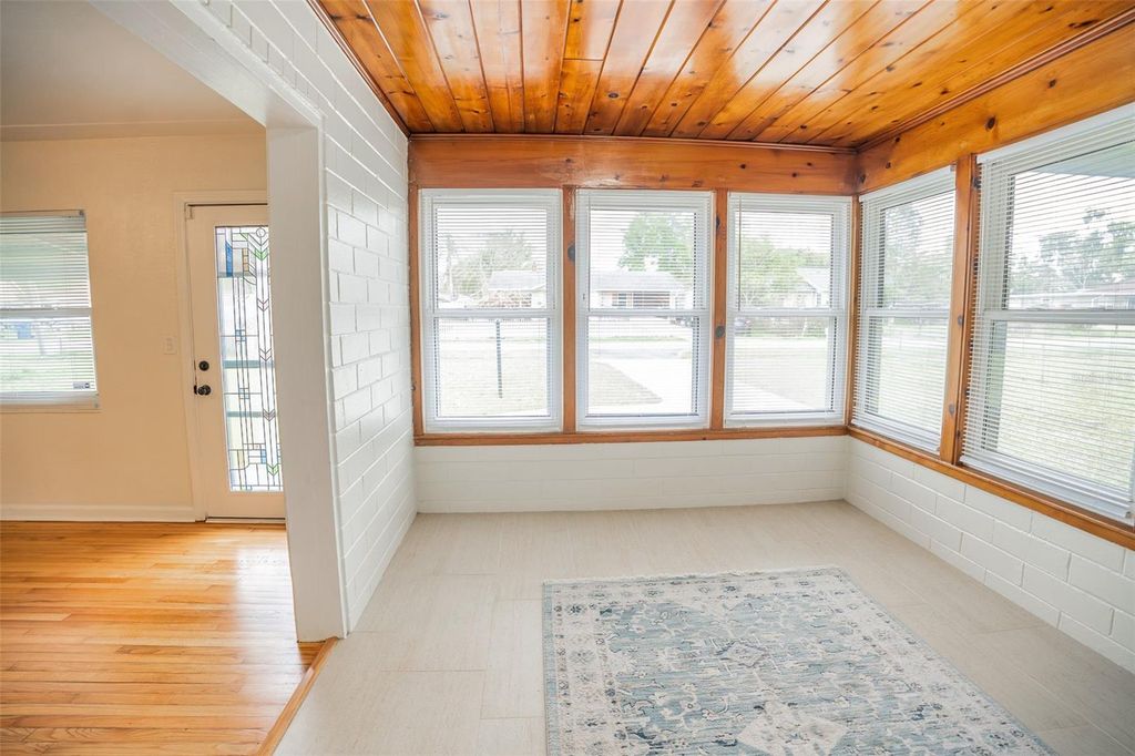 Image 5 of property listing at 121 LEON AVENUE, Deland, FL 32720