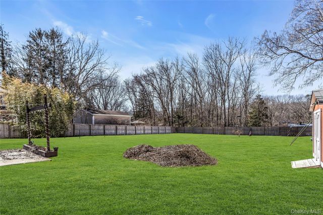 89 Pinelawn Avenue, Shirley, NY 11967