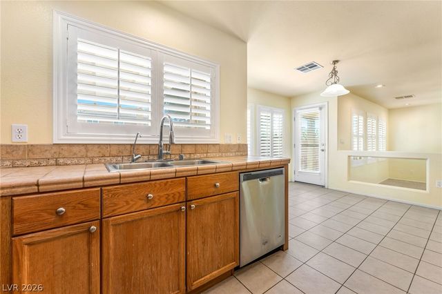 7038 PINK FLAMINGOS Place, North Las Vegas, NV 89084