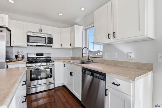 3208 JOPLIN LN, Rapid City, SD 57701