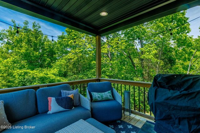 2206 Northgate Dr, La Grange, KY 40031