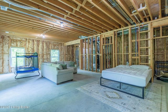 2206 Northgate Dr, La Grange, KY 40031