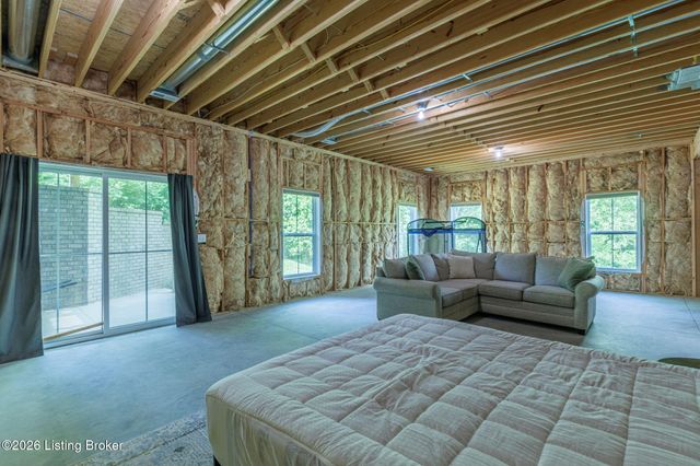2206 Northgate Dr, La Grange, KY 40031