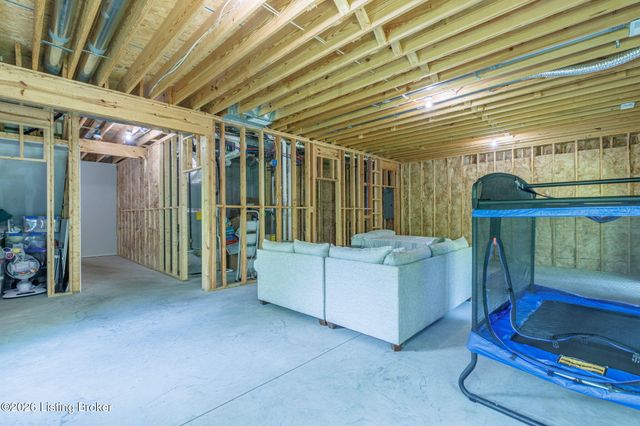2206 Northgate Dr, La Grange, KY 40031