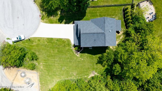 2206 Northgate Dr, La Grange, KY 40031