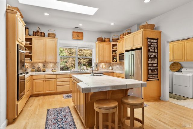 1885 Los Olivos Rd, Santa Rosa, CA 95404