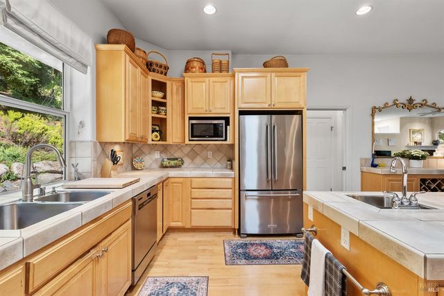 1885 Los Olivos Rd, Santa Rosa, CA 95404