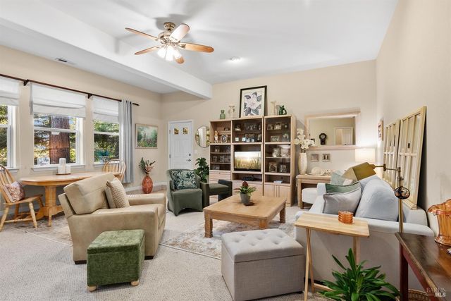 1885 Los Olivos Rd, Santa Rosa, CA 95404