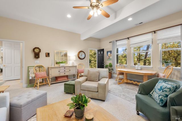 1885 Los Olivos Rd, Santa Rosa, CA 95404