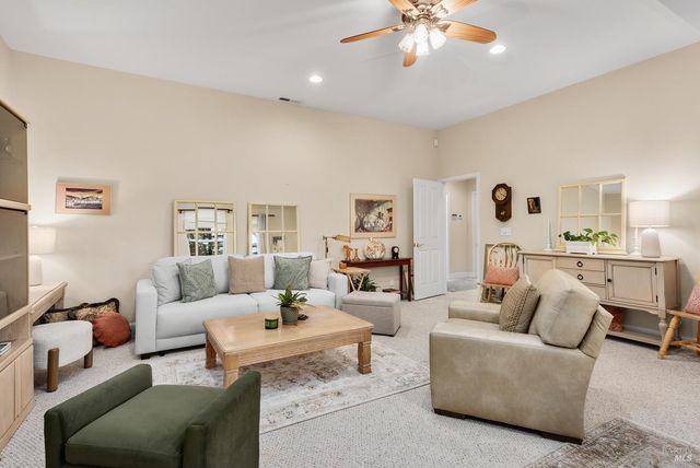 1885 Los Olivos Rd, Santa Rosa, CA 95404