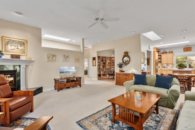 1885 Los Olivos Rd, Santa Rosa, CA 95404