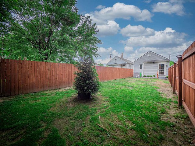 2818 B Street, Evansville, IN 47712