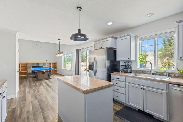 558 SW Cedar Hill Drive, Madras, OR 97741