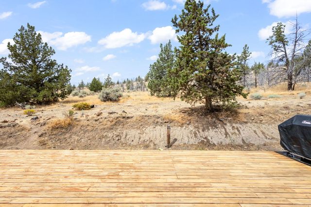 558 SW Cedar Hill Drive, Madras, OR 97741