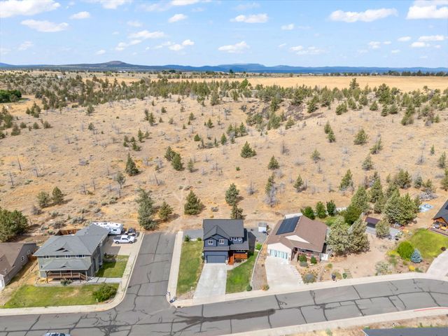 558 SW Cedar Hill Drive, Madras, OR 97741