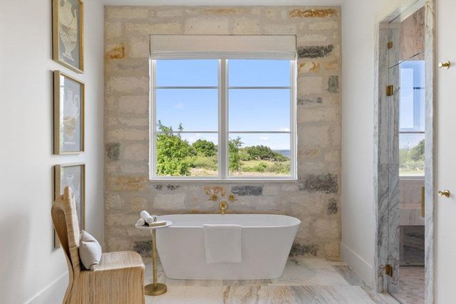 27031 Haynie Flat RD, Spicewood, TX 78669