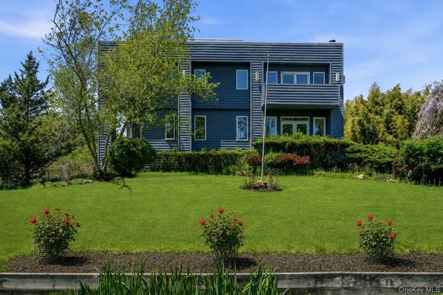 36 Roosevelt Boulevard, East Patchogue, NY 11772