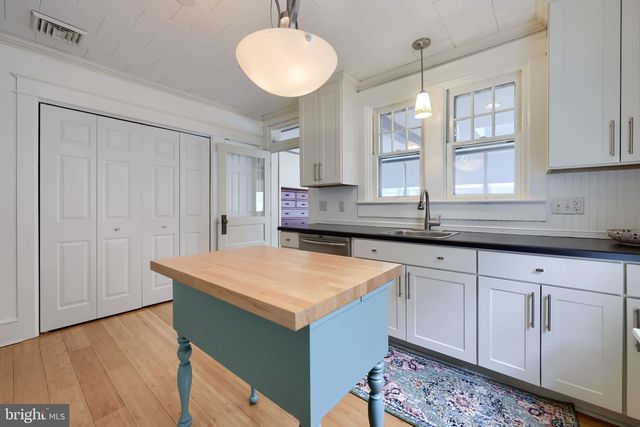 1013 LOCUST ST, Columbia, PA 17512