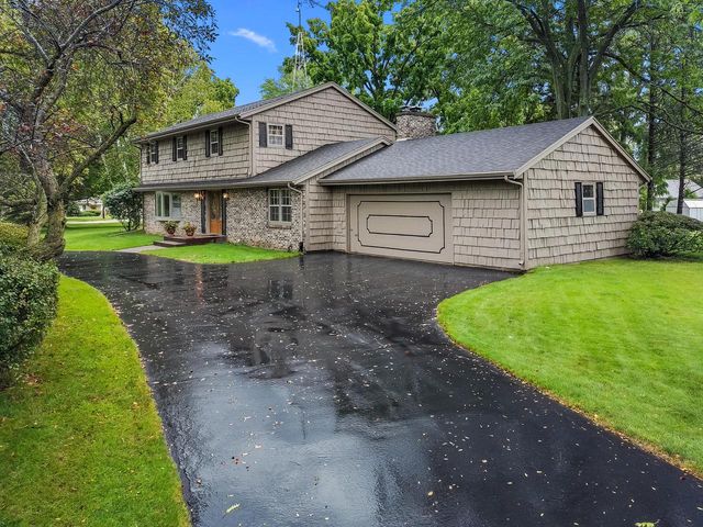 111 N Griffin STREET, Elkhorn, WI 53121