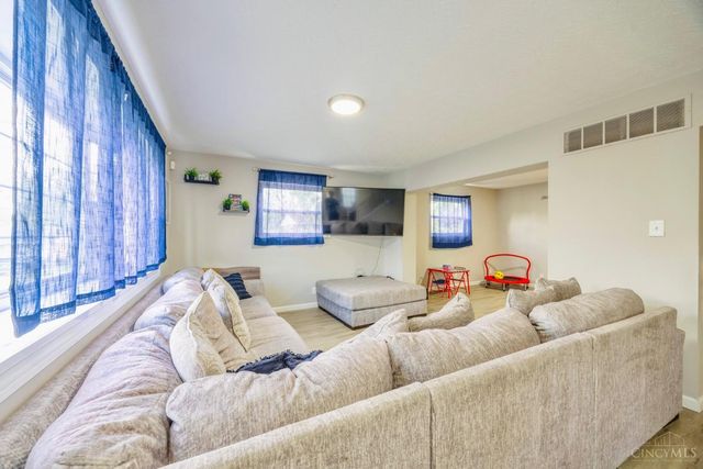 11625 Hollingsworth, Forest Park, OH 45240