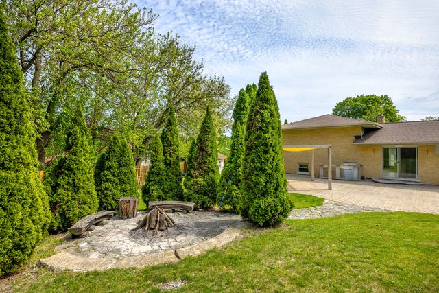 8610 Orchard Drive, Hickory Hills, IL 60457