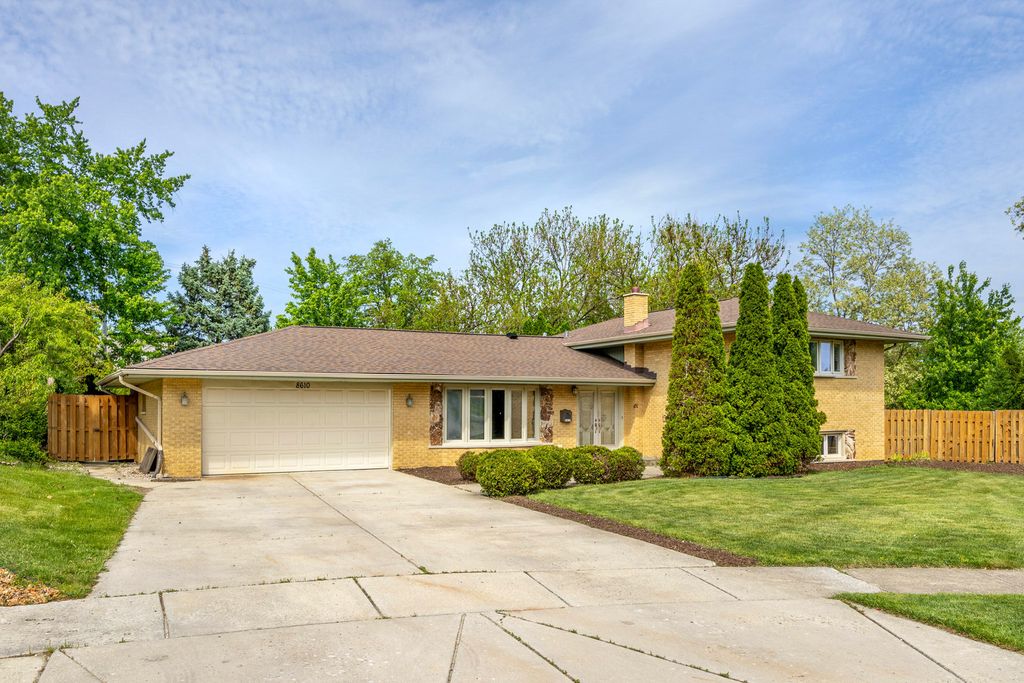8610 Orchard Drive, Hickory Hills, IL 60457