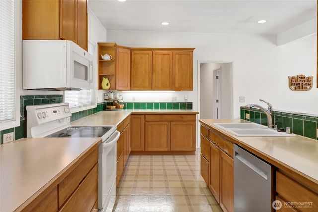 1842 Academy Road, Bellingham, WA 98226