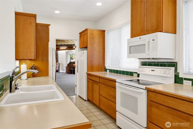 1842 Academy Road, Bellingham, WA 98226