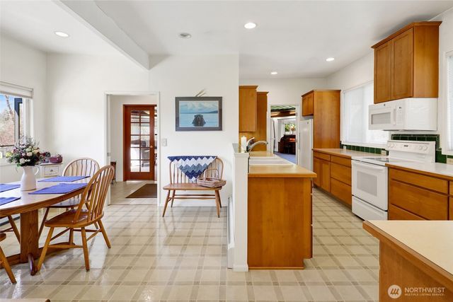 1842 Academy Road, Bellingham, WA 98226