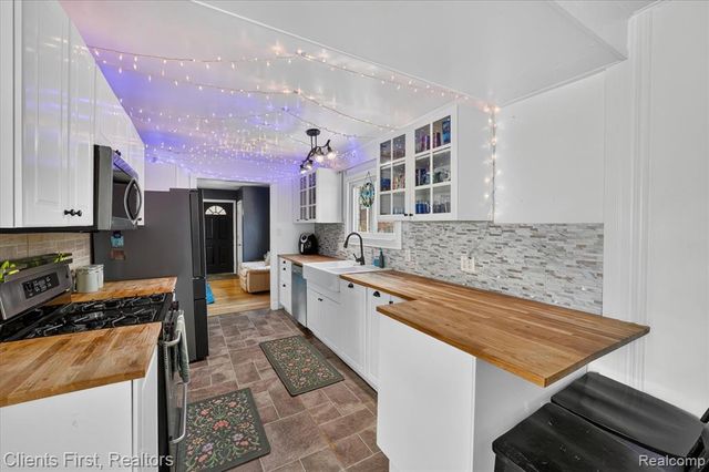 7520 Sloan Street, Taylor, MI 48180