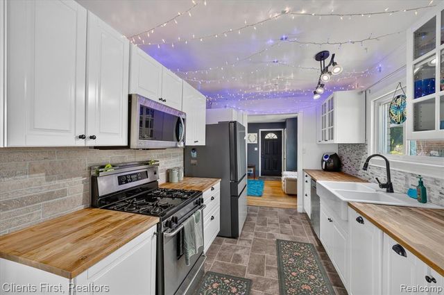 7520 Sloan Street, Taylor, MI 48180