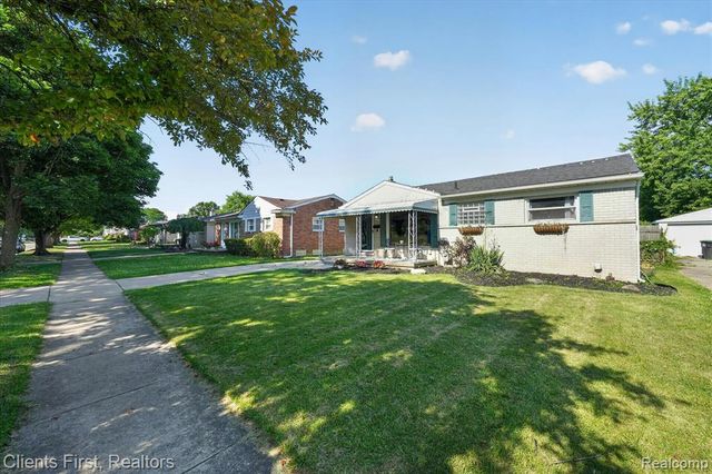 7520 Sloan Street, Taylor, MI 48180