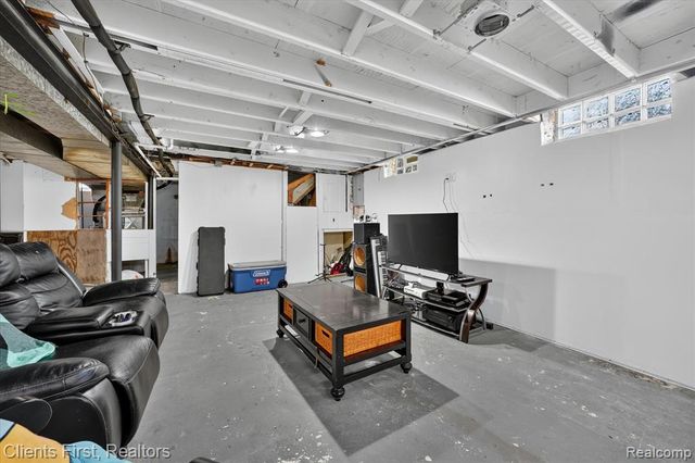 7520 Sloan Street, Taylor, MI 48180