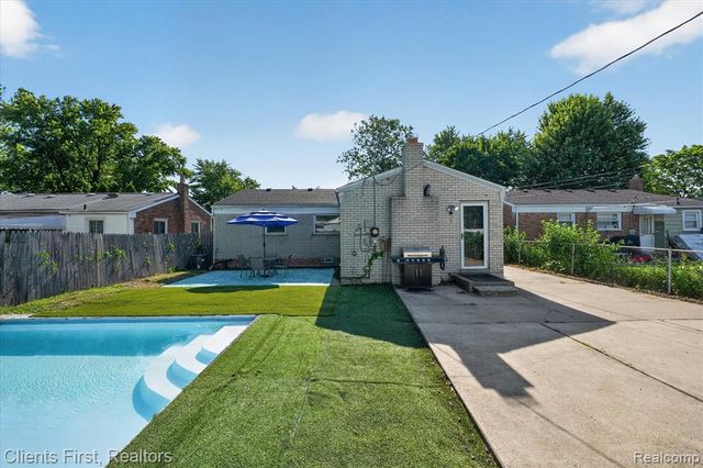 7520 Sloan Street, Taylor, MI 48180