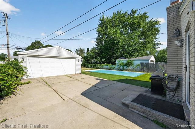 7520 Sloan Street, Taylor, MI 48180