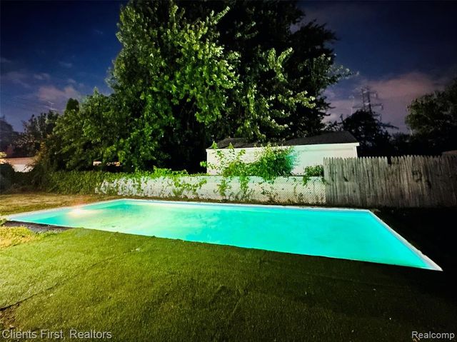 7520 Sloan Street, Taylor, MI 48180