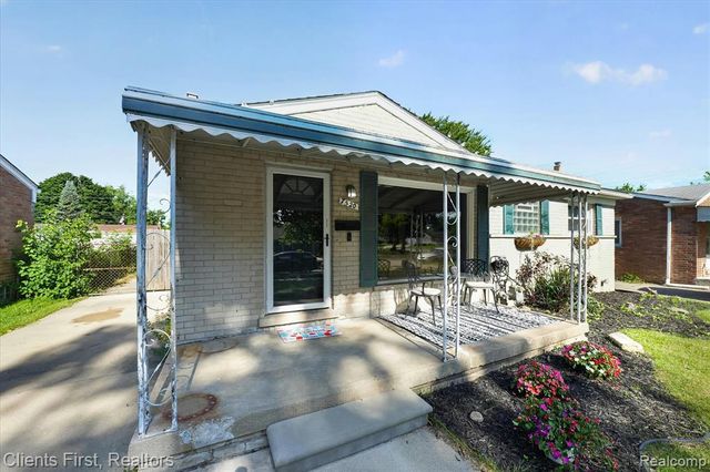 7520 Sloan Street, Taylor, MI 48180