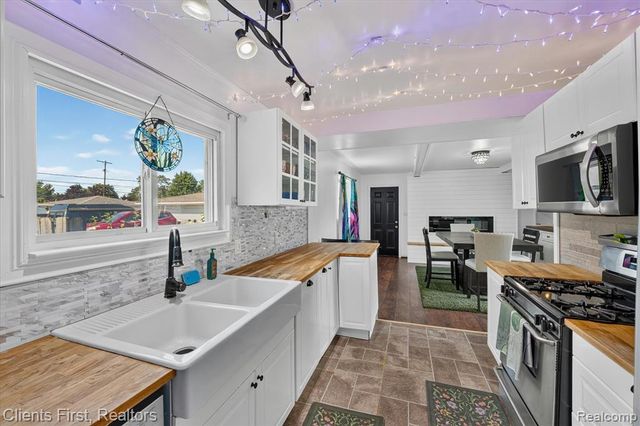 7520 Sloan Street, Taylor, MI 48180