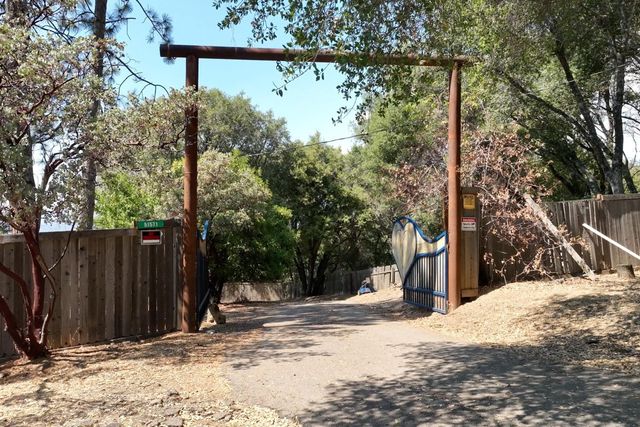 51571 Coyote Ridge Road, Oakhurst, CA 93644