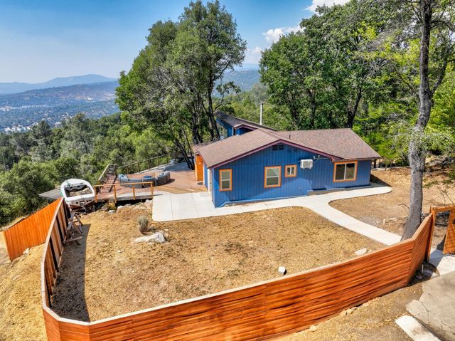 51571 Coyote Ridge Road, Oakhurst, CA 93644
