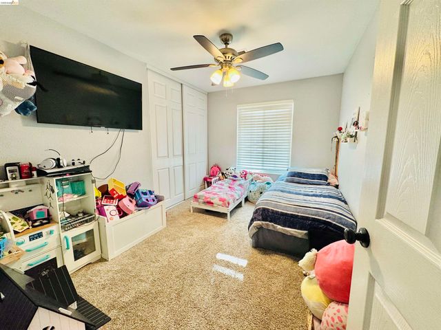 19 Huntington Cir, Pittsburg, CA 94565