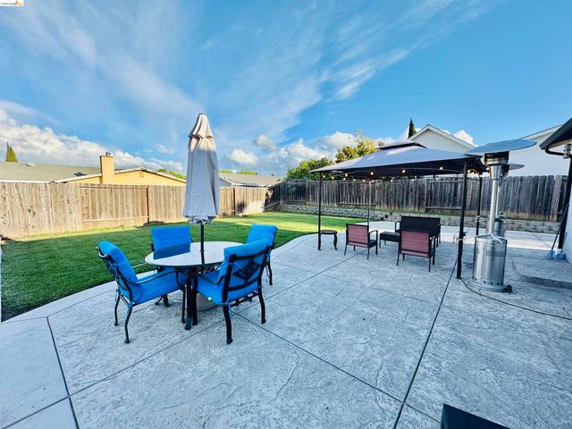 19 Huntington Cir, Pittsburg, CA 94565