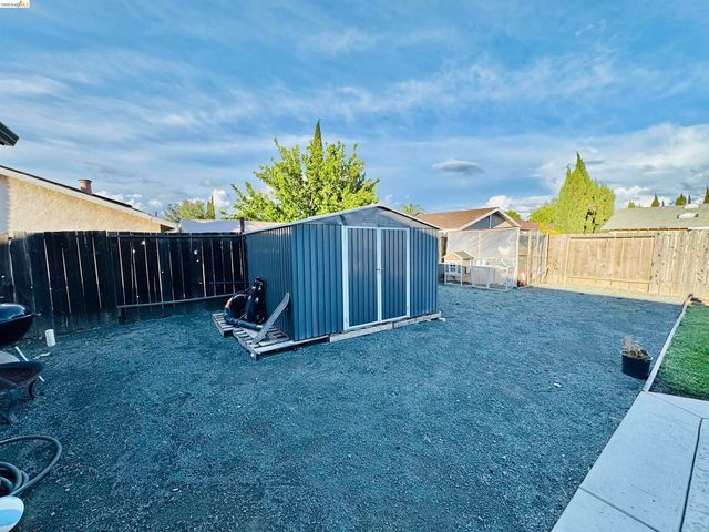 19 Huntington Cir, Pittsburg, CA 94565