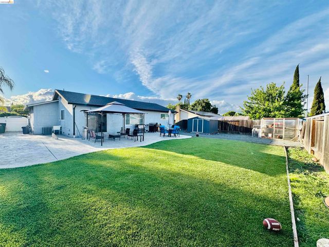 19 Huntington Cir, Pittsburg, CA 94565