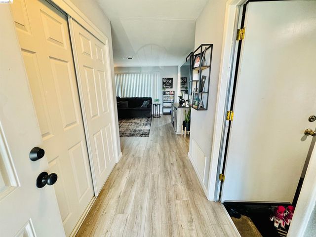 19 Huntington Cir, Pittsburg, CA 94565