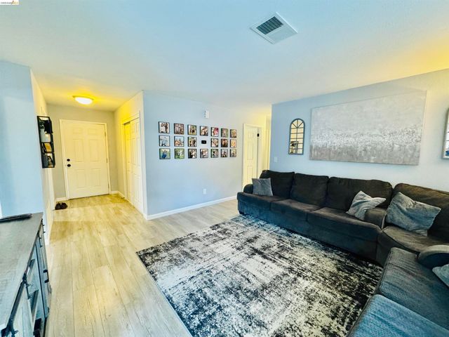 19 Huntington Cir, Pittsburg, CA 94565